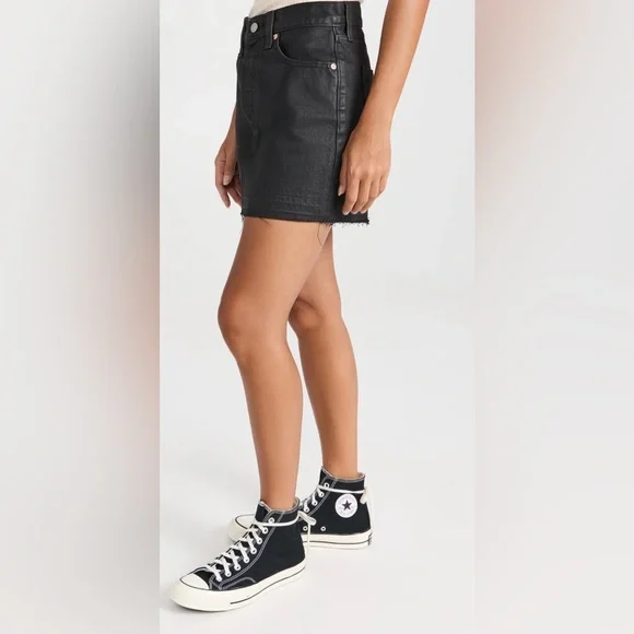 New Levi's Icon Black Leather look Mini Skirt size 25 - Picture 4 of 14